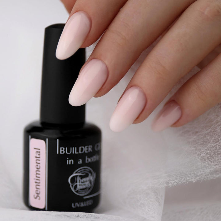 BUILDER GEL IN A CLEAR BOTTLE
